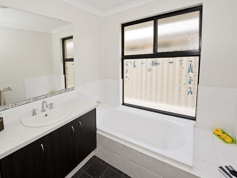 5 Barclay Way, Piara Waters WA 6112