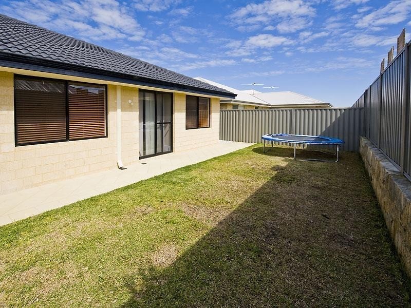 5 Barclay Way, Piara Waters WA 6112