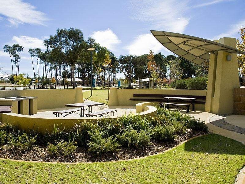 5 Barclay Way, Piara Waters WA 6112