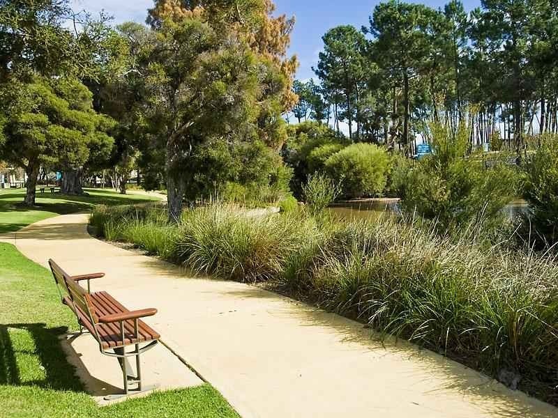 5 Barclay Way, Piara Waters WA 6112