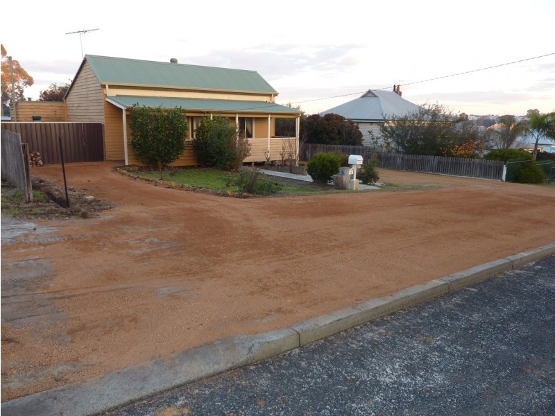 8 Hawthorne Avenue, Collie WA 6225