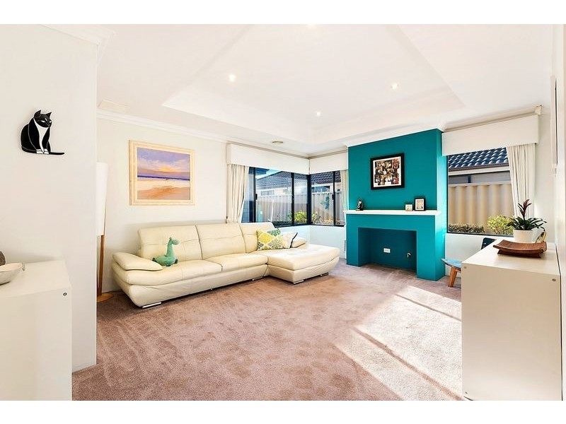 27 Chivalry Way, Atwell WA 6164