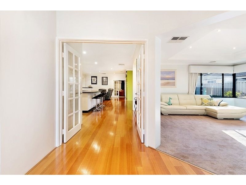 27 Chivalry Way, Atwell WA 6164