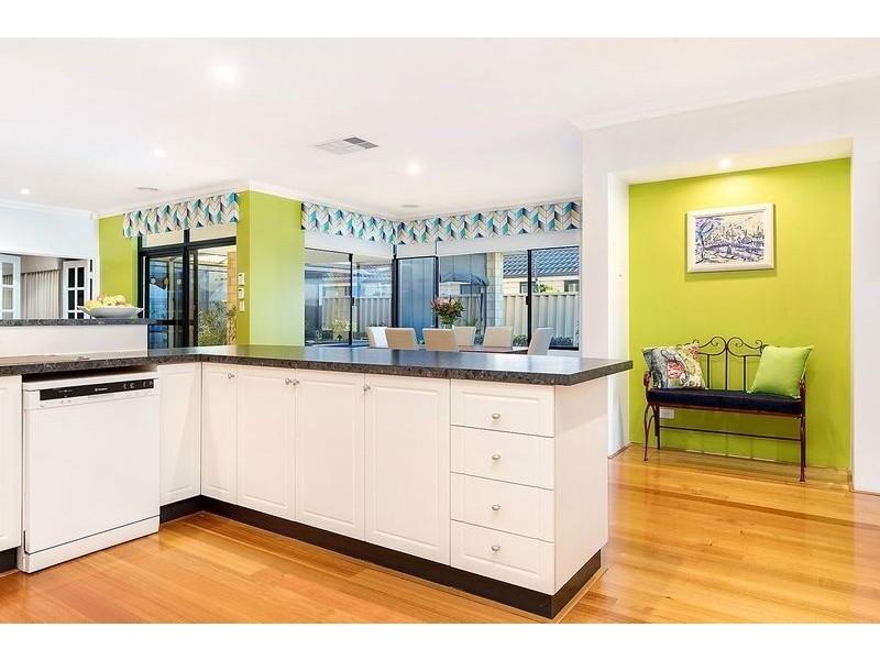 27 Chivalry Way, Atwell WA 6164
