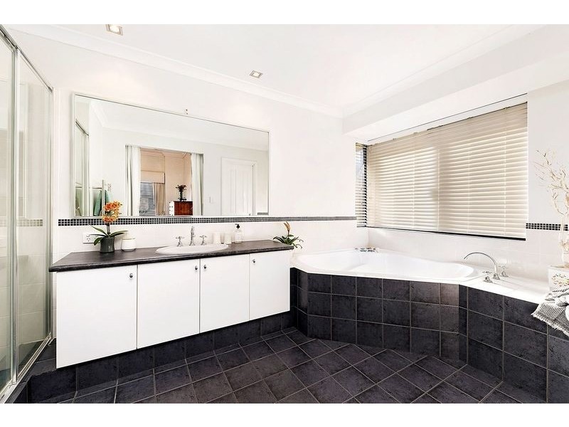 27 Chivalry Way, Atwell WA 6164