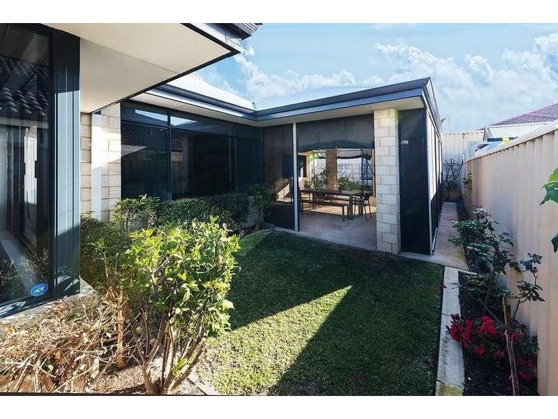 27 Chivalry Way, Atwell WA 6164