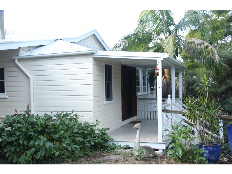 234 Savages Road, Brookfield QLD 4069