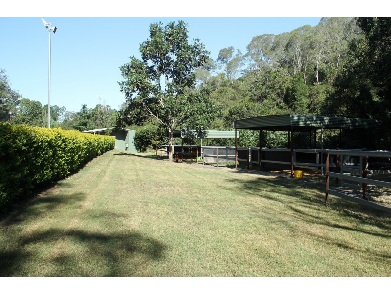 234 Savages Road, Brookfield QLD 4069