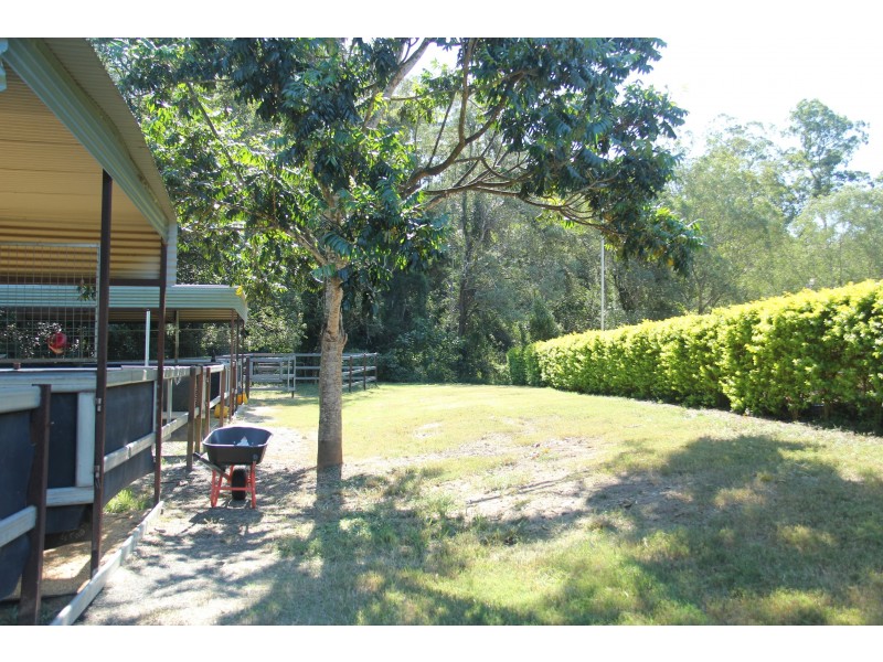 234 Savages Road, Brookfield QLD 4069