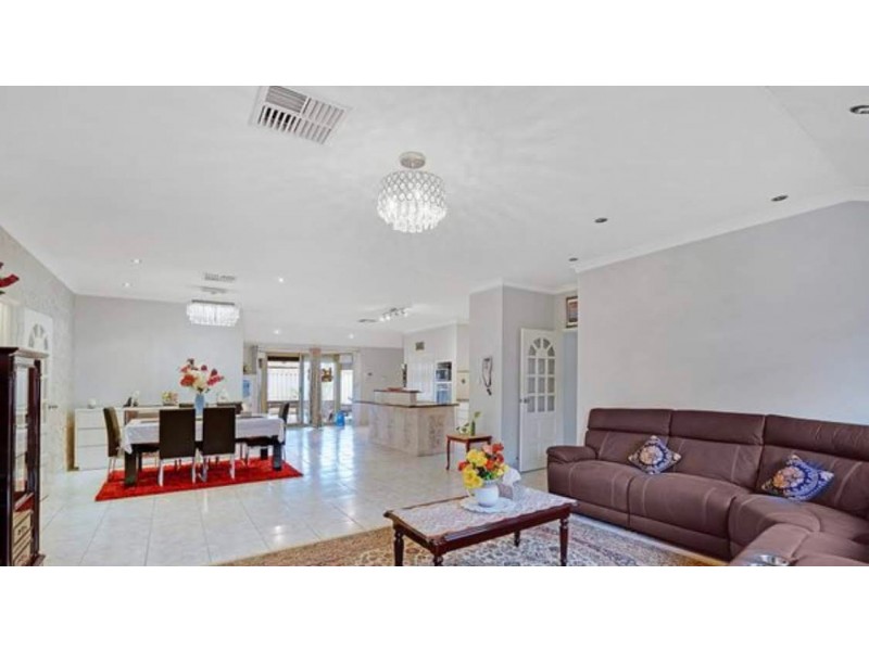 51 Yosemite Loop, Ballajura WA 6066