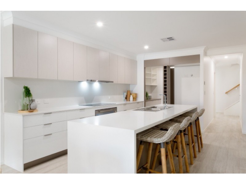 5 Third Avenue, Scarborough QLD 4020