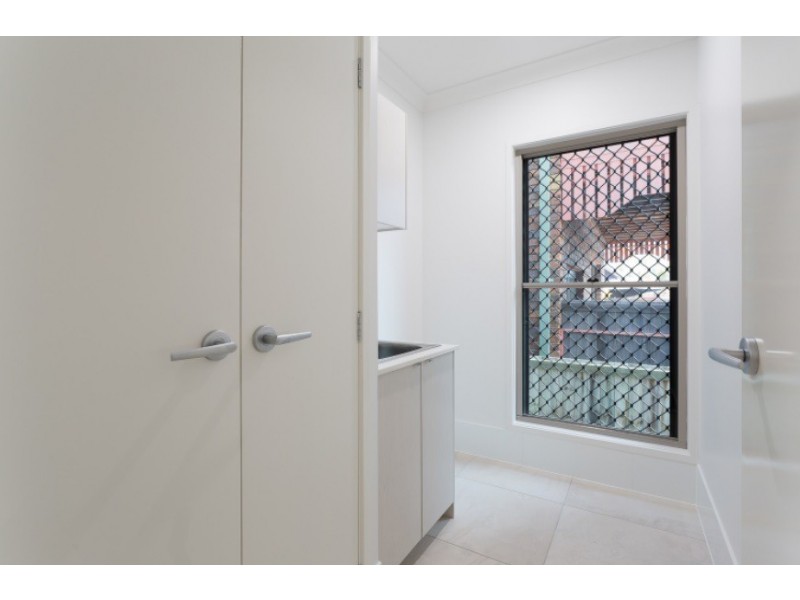 5 Third Avenue, Scarborough QLD 4020