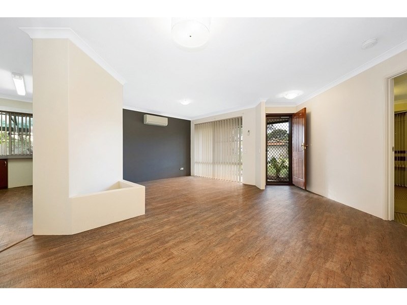 4 Rothesay Court, Cooloongup WA 6168