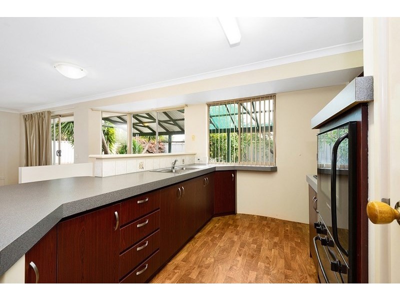 4 Rothesay Court, Cooloongup WA 6168