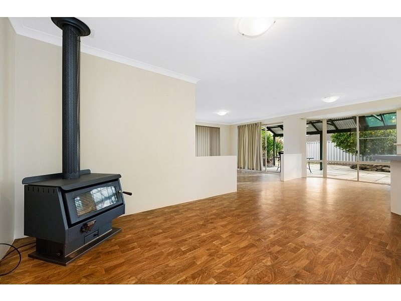 4 Rothesay Court, Cooloongup WA 6168