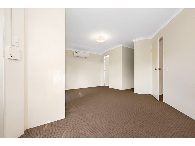 4 Rothesay Court, Cooloongup WA 6168