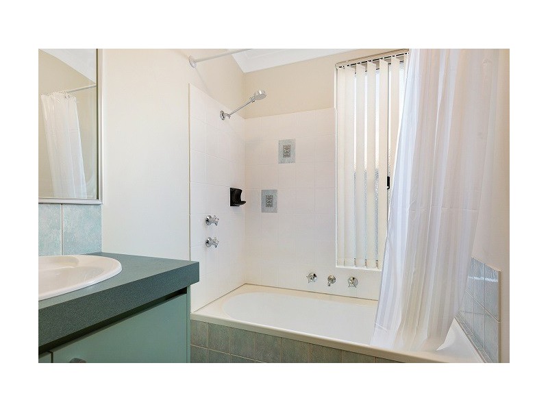 4 Rothesay Court, Cooloongup WA 6168