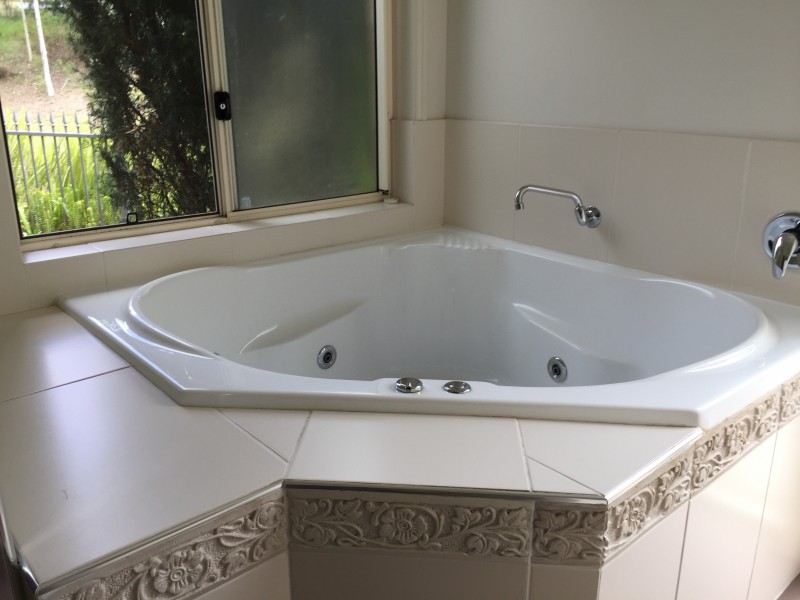 28 Friarbird Crescent, Bonogin QLD 4213