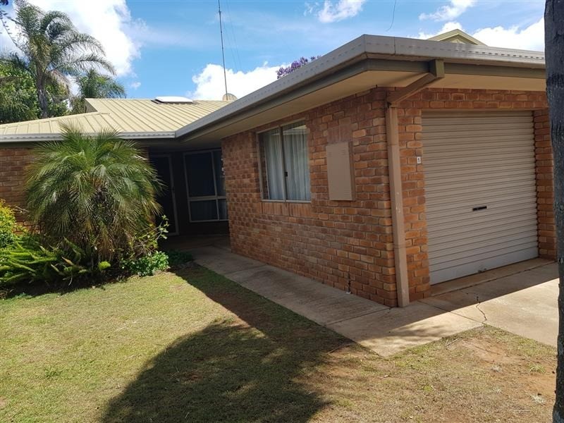 1/6 Hanna Court, Kearneys Spring QLD 4350