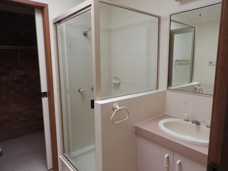 1/6 Hanna Court, Kearneys Spring QLD 4350