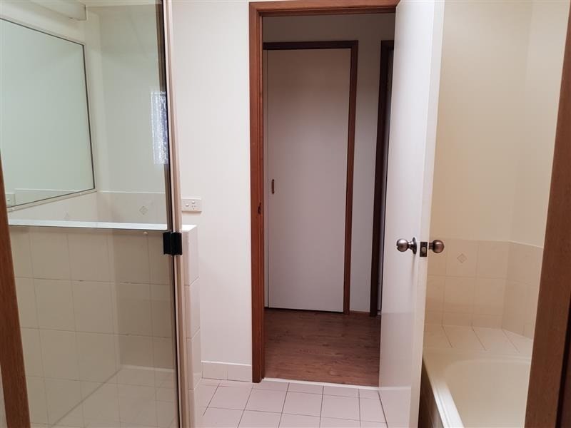 1/6 Hanna Court, Kearneys Spring QLD 4350