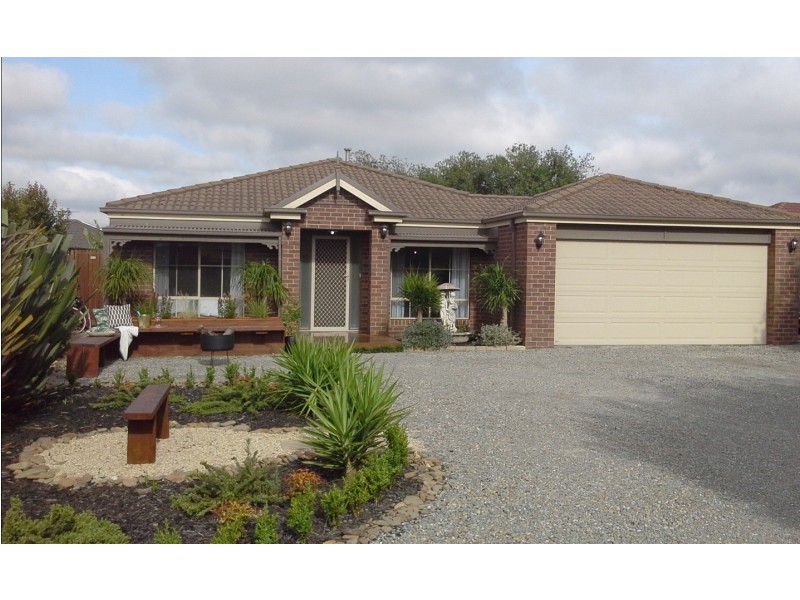 13 Dryandra Place, Cranbourne VIC 3977