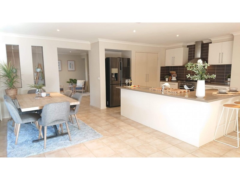 13 Dryandra Place, Cranbourne VIC 3977