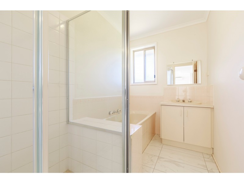 8 Custer Grove, Bayswater North VIC 3153