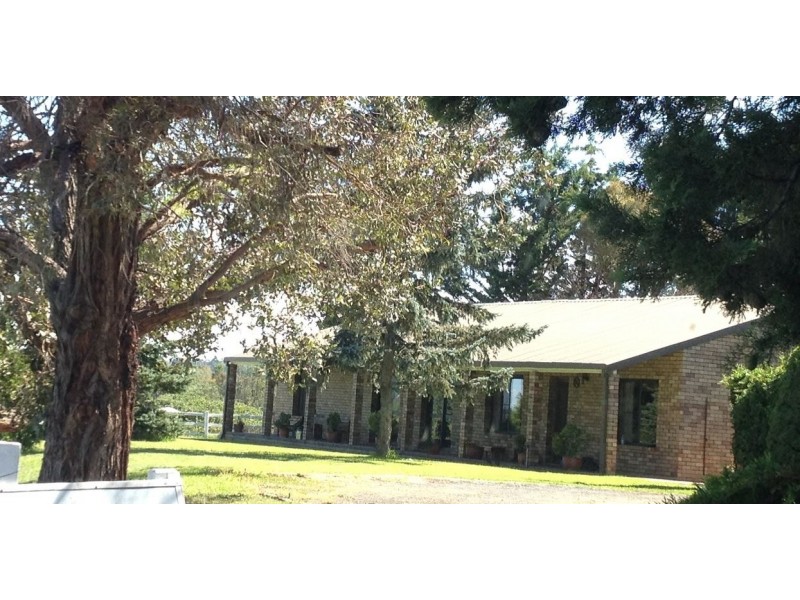 22 Madgwick Drive, Armidale NSW 2350