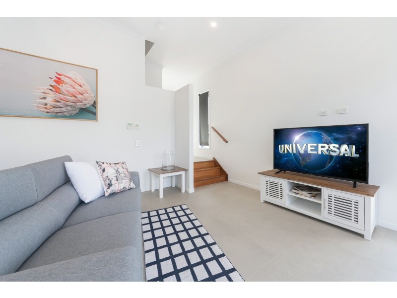 2 Pilgrim Place, Southport QLD 4215