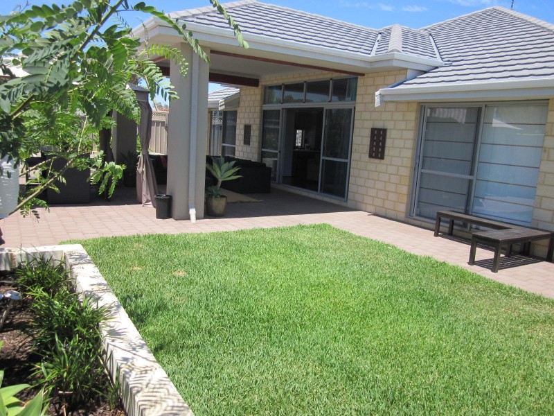 19 Royston Way, Lakelands WA 6180