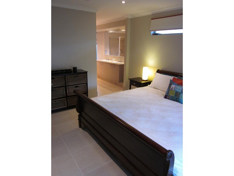 19 Royston Way, Lakelands WA 6180