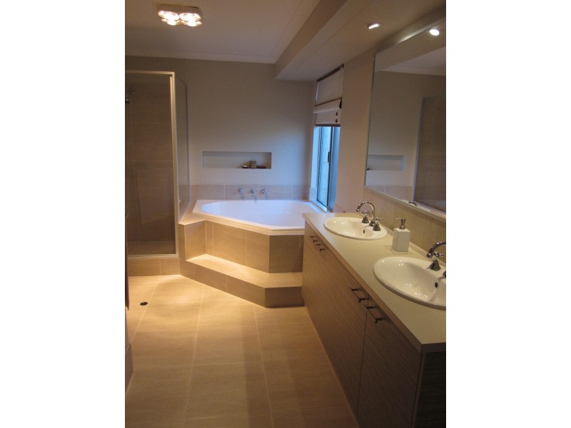 19 Royston Way, Lakelands WA 6180