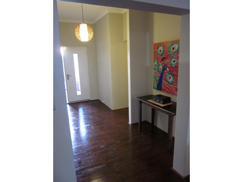 19 Royston Way, Lakelands WA 6180