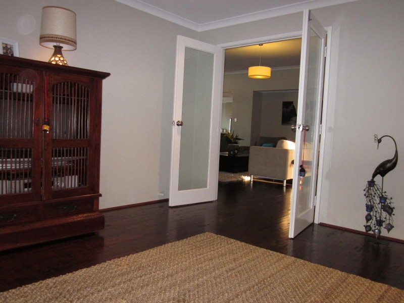 19 Royston Way, Lakelands WA 6180