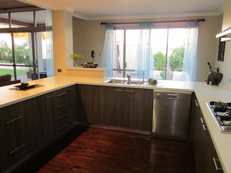 19 Royston Way, Lakelands WA 6180