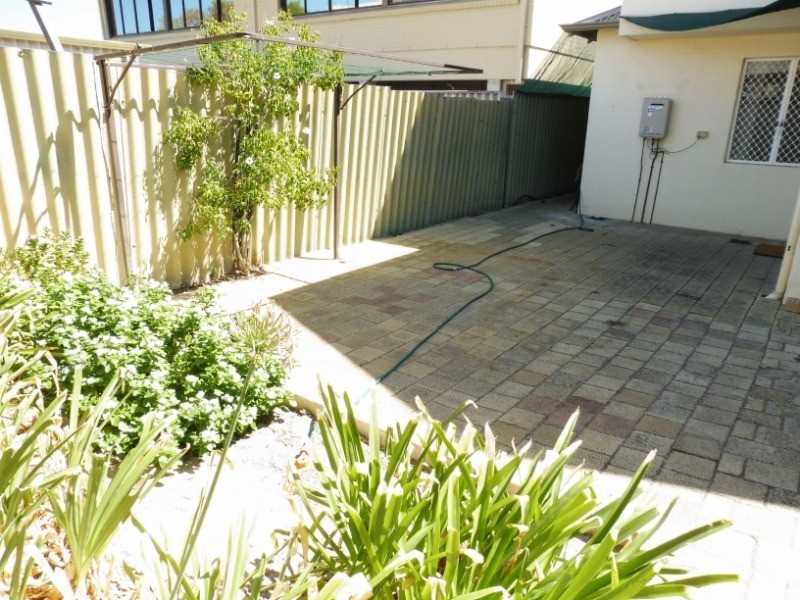 3/8 Mary Street, Como WA 6152