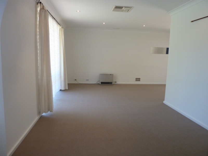 19 Lawrence Way, Samson WA 6163