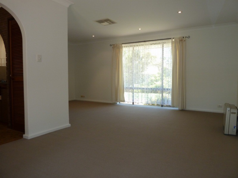 19 Lawrence Way, Samson WA 6163