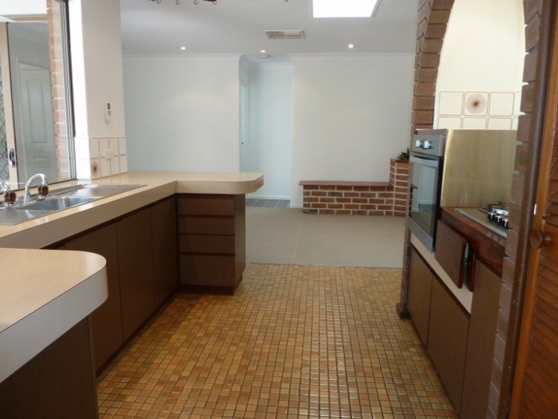 19 Lawrence Way, Samson WA 6163