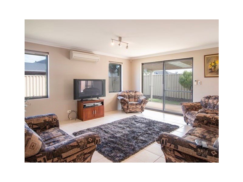 17 Chamberlain Grove, Millbridge WA 6232