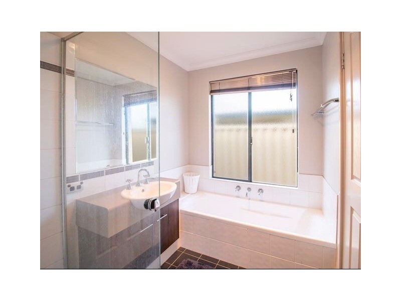 17 Chamberlain Grove, Millbridge WA 6232