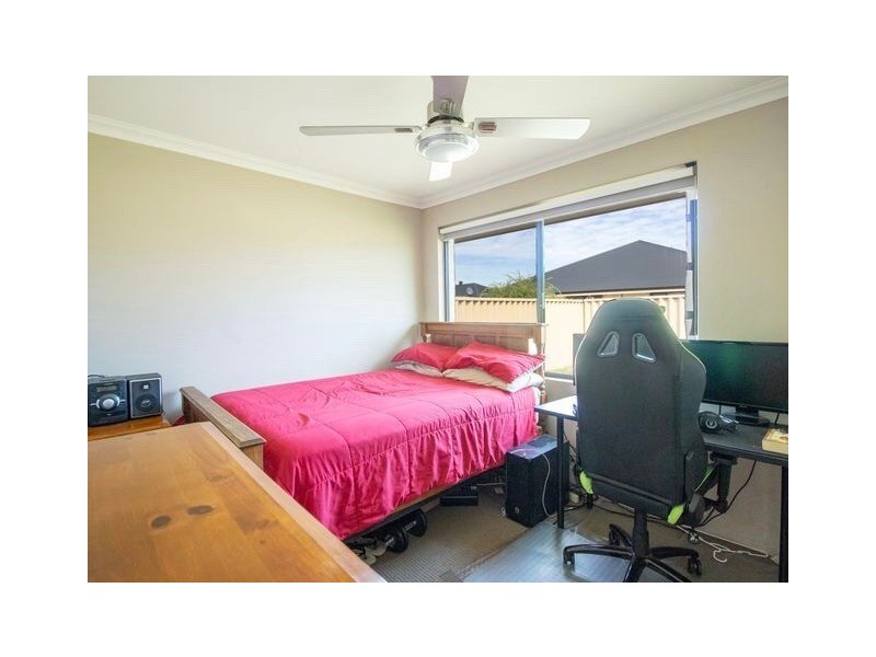 17 Chamberlain Grove, Millbridge WA 6232