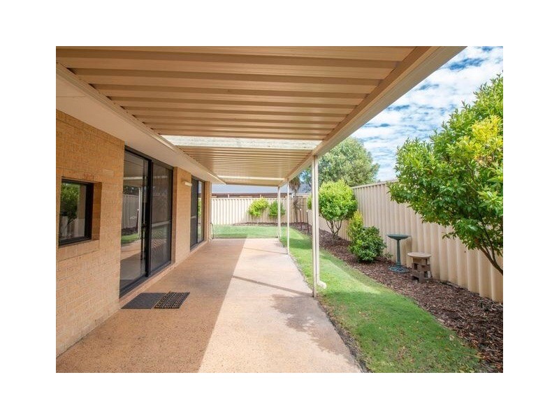 17 Chamberlain Grove, Millbridge WA 6232