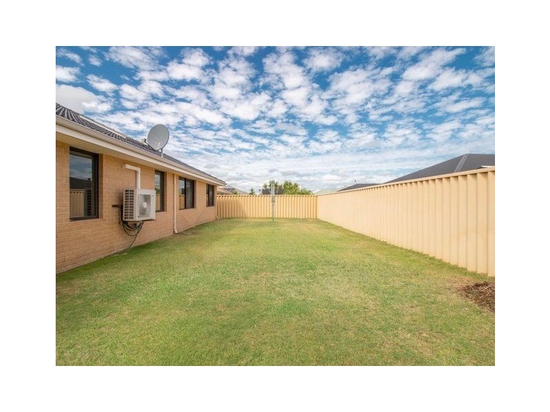 17 Chamberlain Grove, Millbridge WA 6232