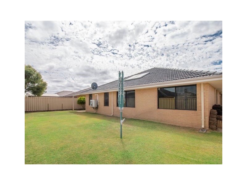 17 Chamberlain Grove, Millbridge WA 6232