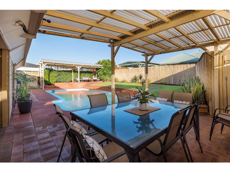 24 Whimbrel Street, Stirling WA 6021