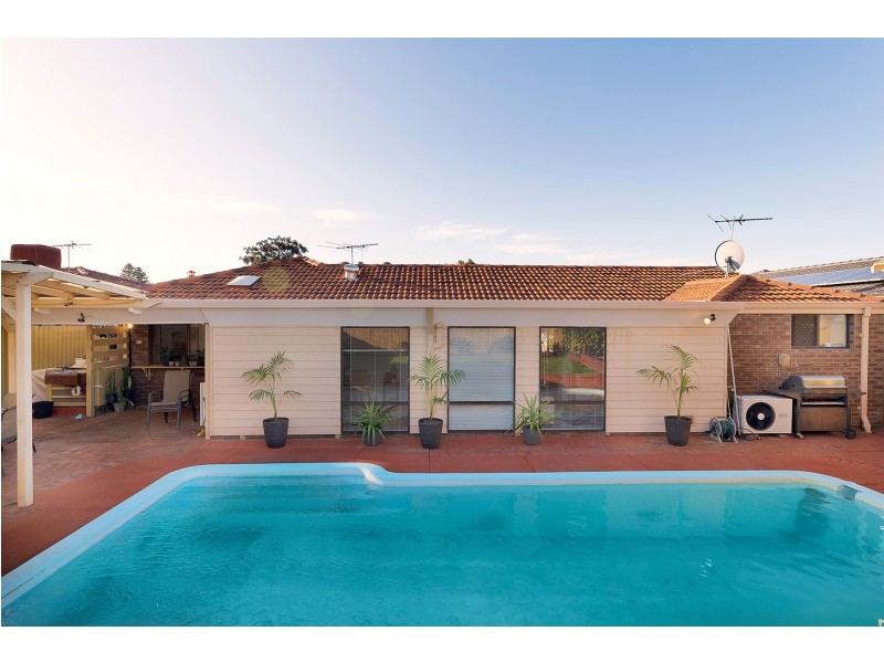 24 Whimbrel Street, Stirling WA 6021