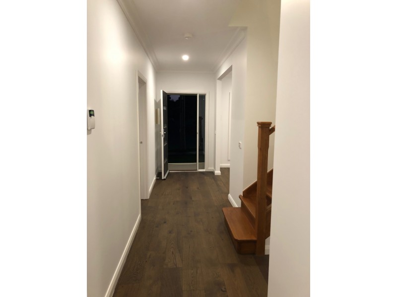 1/4 Tweed Court, Glen Waverley VIC 3150