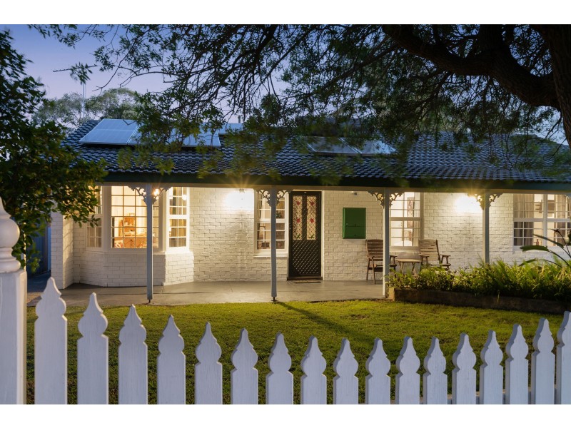 36 Waratah Drive, Camillo WA 6111